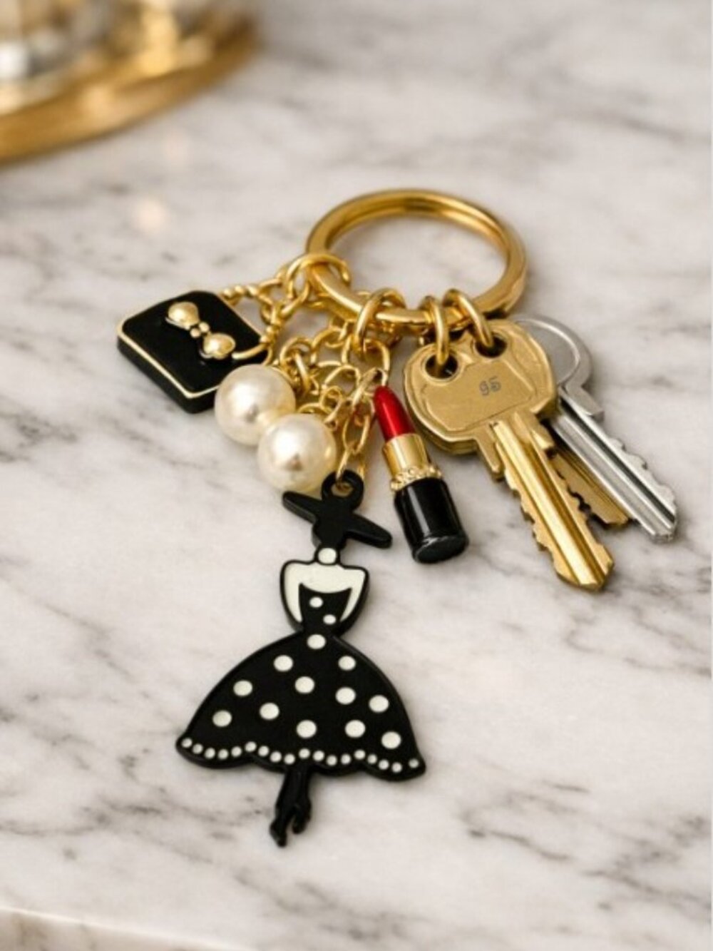 Fashion‑Girl Enamel Bag Charm / Keychain – Chic Black, Gold & Pearl Details - Picture 3 of 10